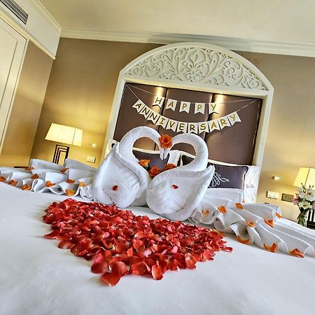 The Sukosol Hotel Bangkok Kültér fotó A bedroom decorated for a wedding anniversary
