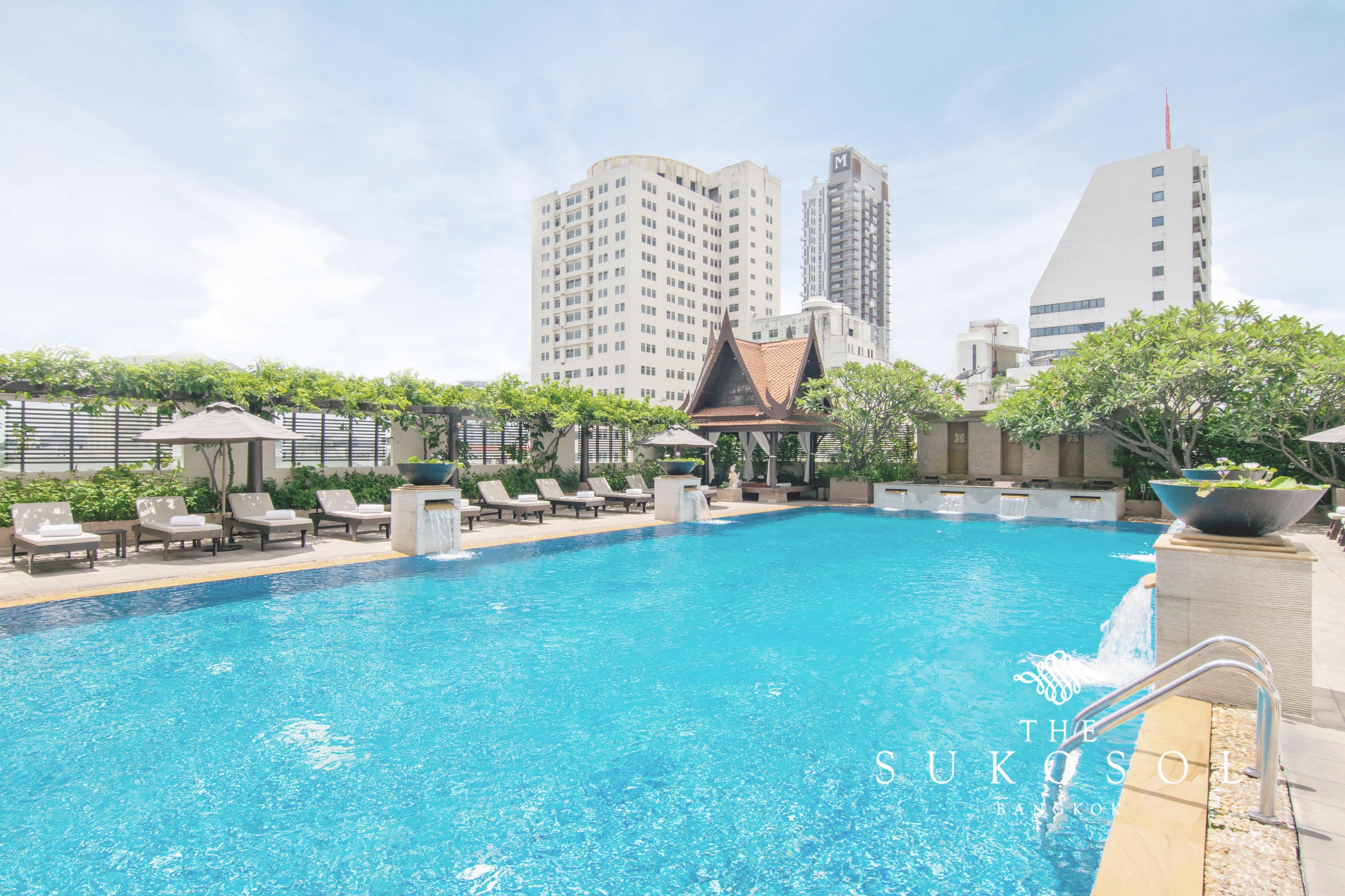 The Sukosol Hotel Bangkok Kültér fotó The pool at the hotel