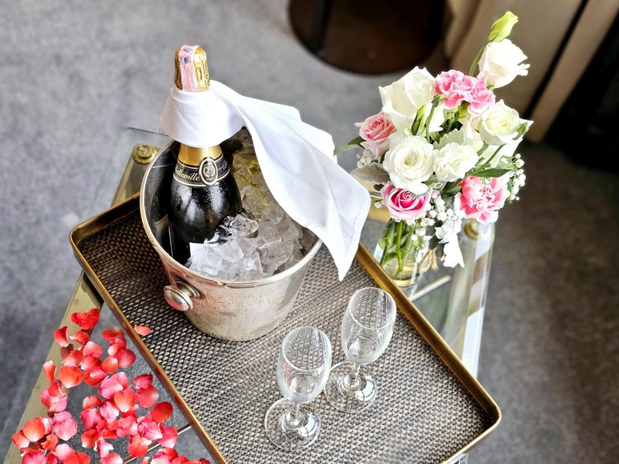 The Sukosol Hotel Bangkok Kültér fotó A bottle of champagne in a cooler