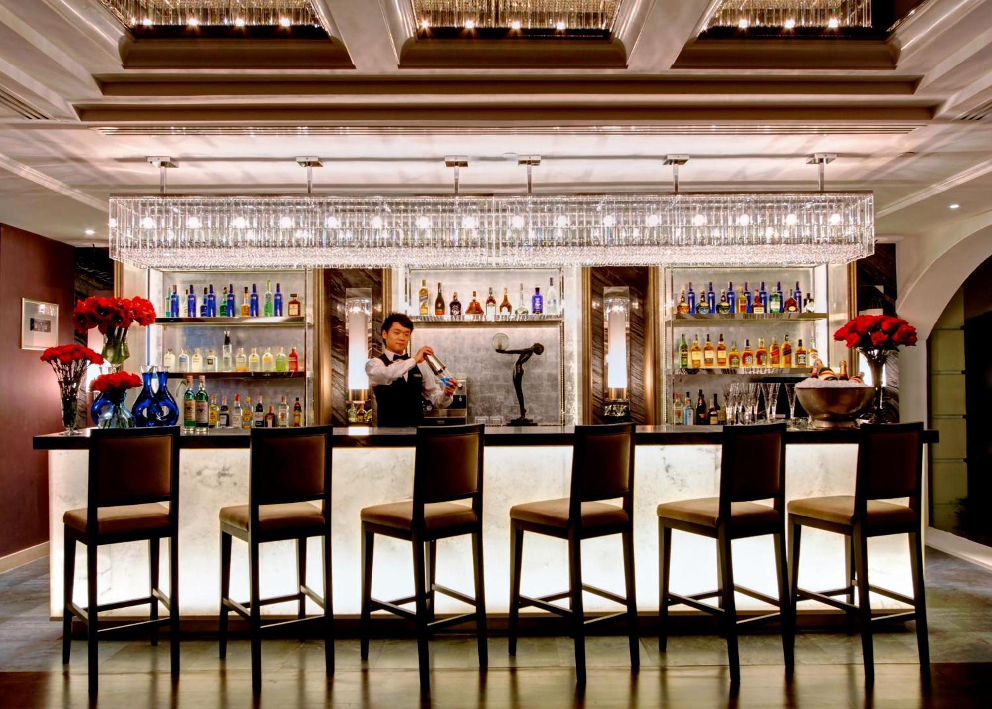 The Sukosol Hotel Bangkok Kültér fotó The bar at the lobby
