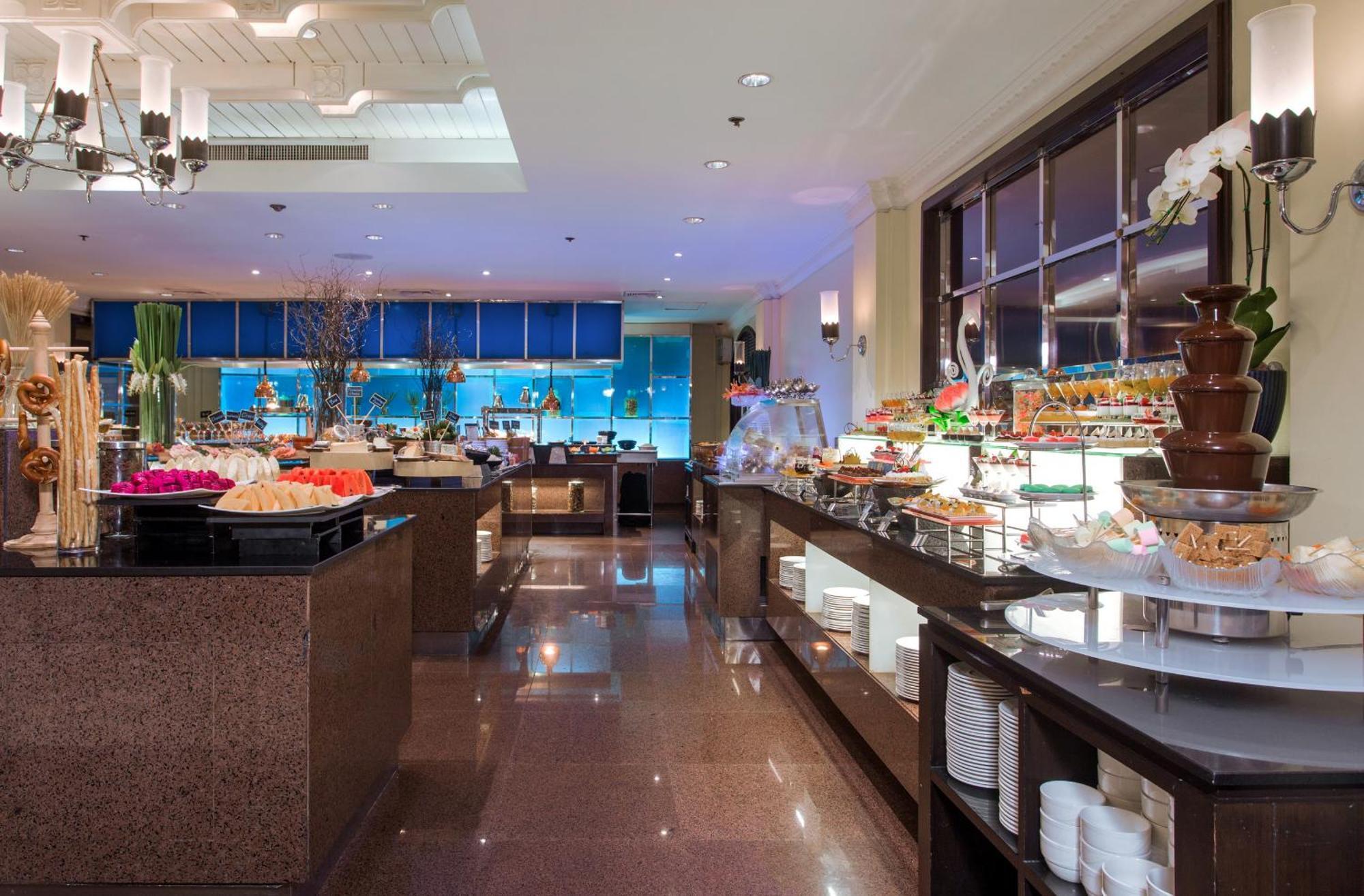 The Sukosol Hotel Bangkok Kültér fotó The buffet at the hotel